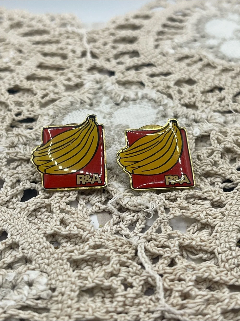 R&A‎ banana pins